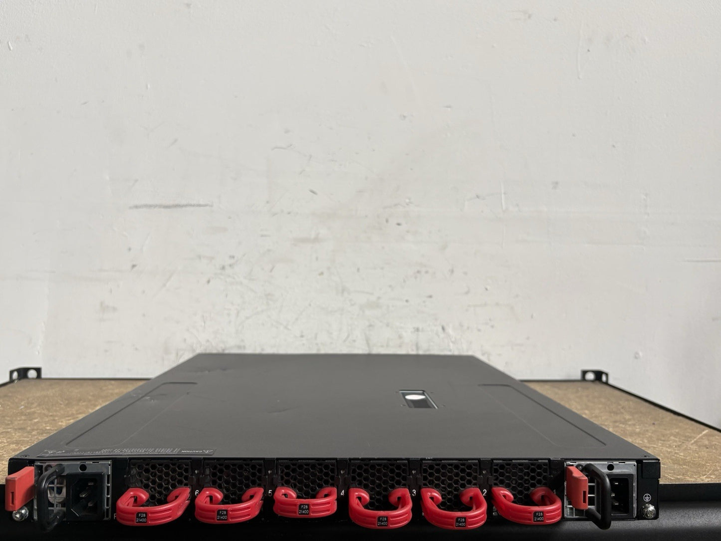 EDGE-CORE Networks 7326-56X-O-AC-F Switch