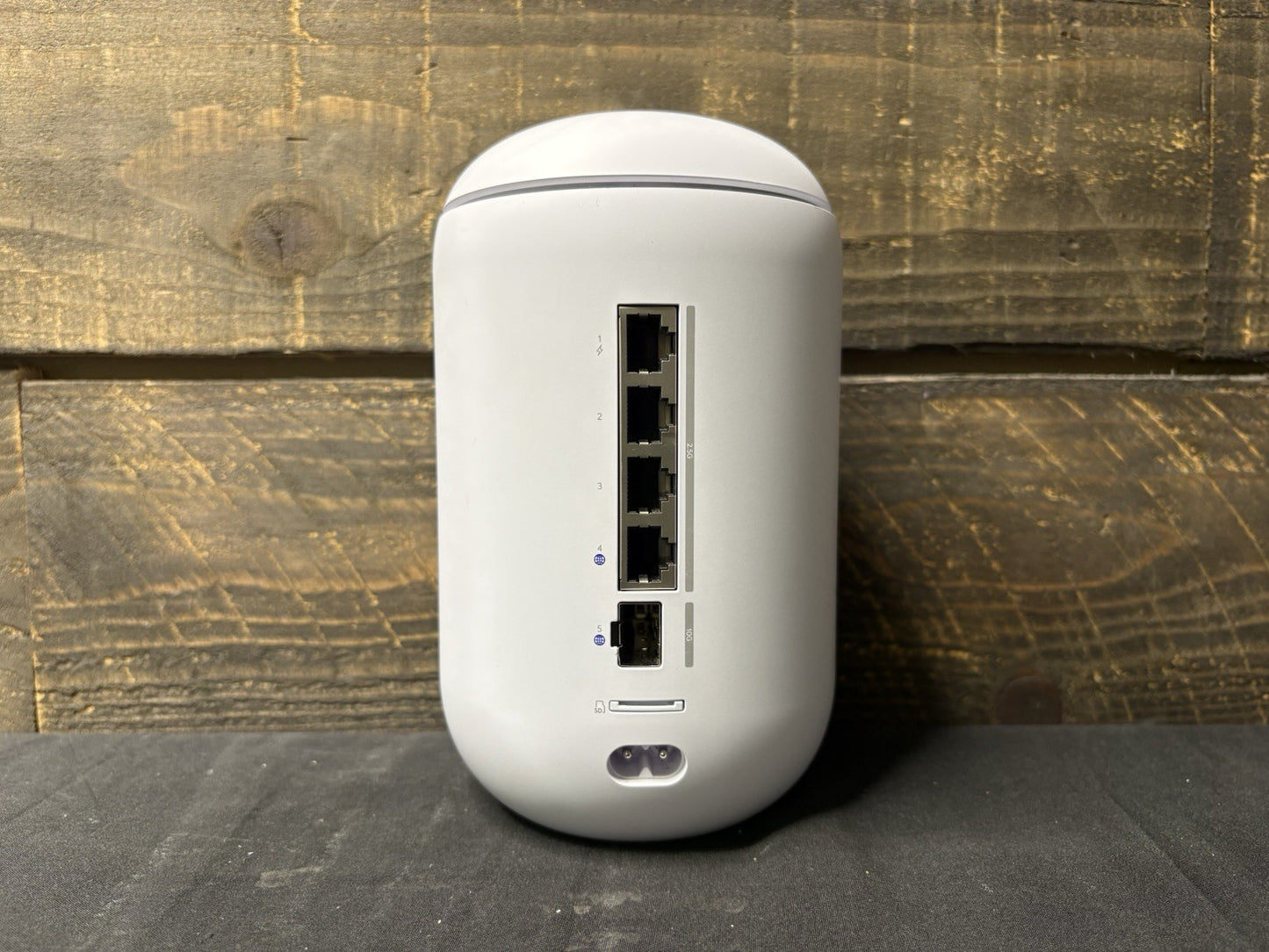 Ubiquiti Networks Dream Router 7 (UDR7) - Cloud Gateway with integrated WiFi