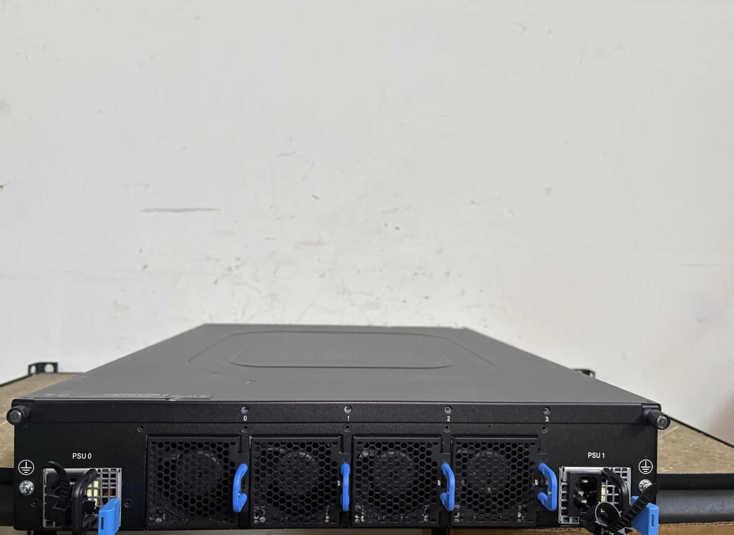 EDGE-CORE 7816-64X-O-AC-B