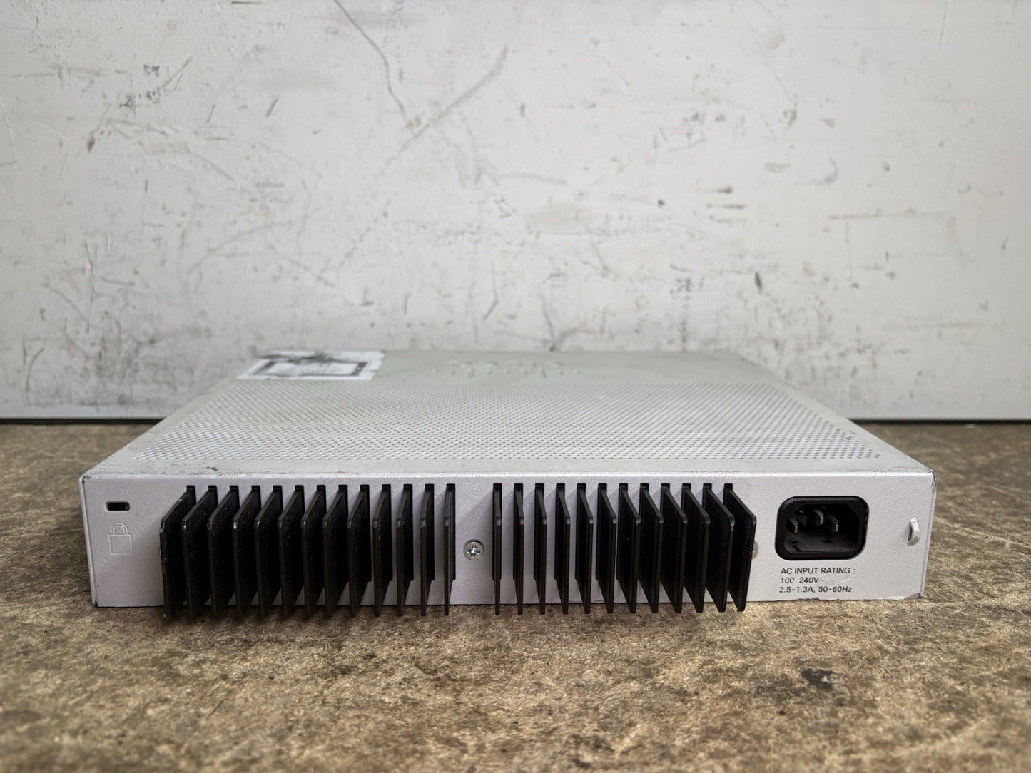Cisco Catalyst 16-Port PoE+ Ethernet Switch WS-C2960L-16PS-LL *Cosmetic