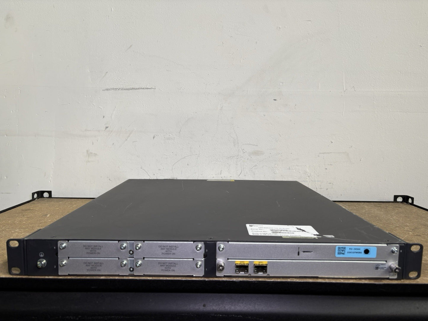 JG861A HP FlexNetwork MSR3024 AC Router / W JG423A Module
