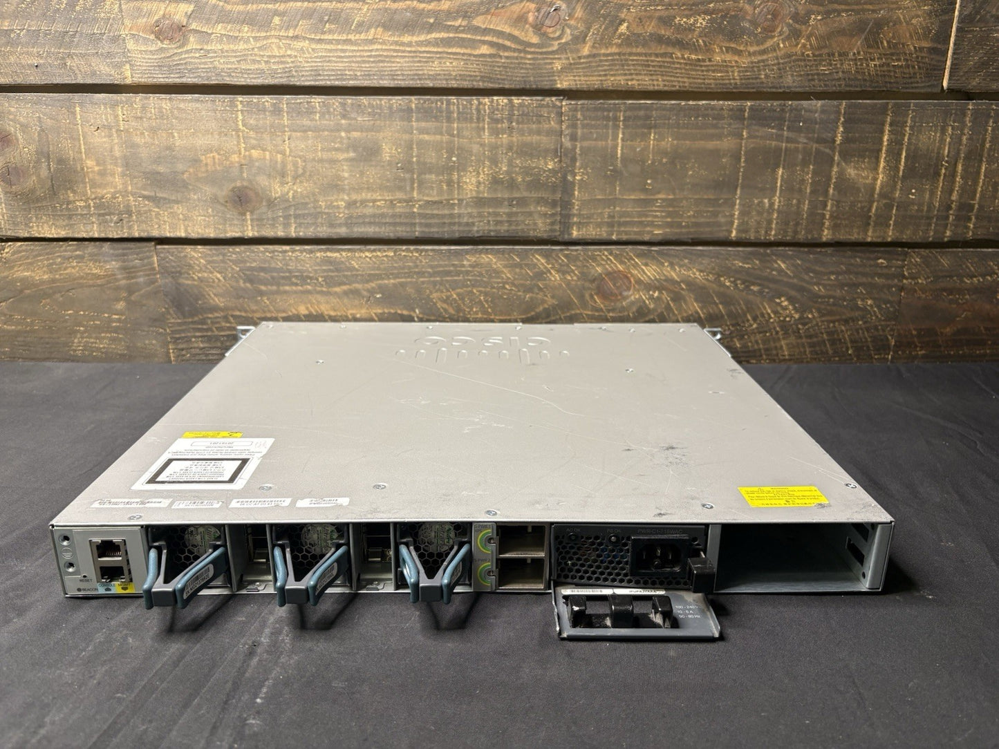 Cisco WS-C3850-24XS-E IP Base Switch 24 SFP+ Ethernet Ports 715WAC PWR *Cosmetic