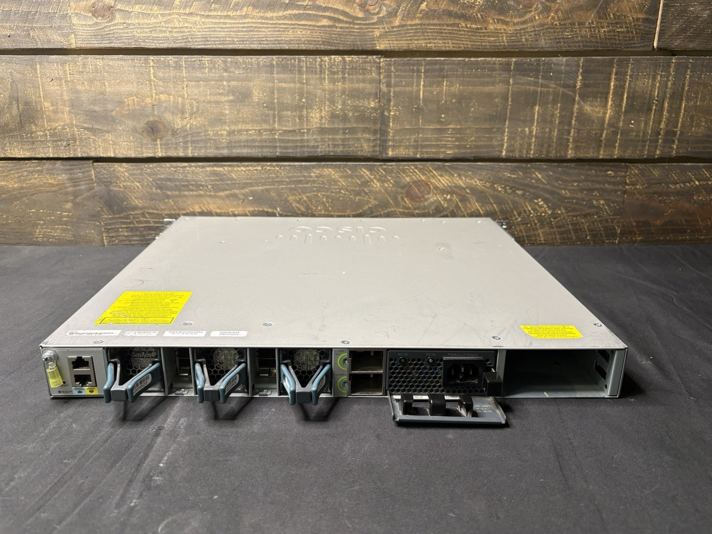 Cisco WS-C3850-24XS-E IP Base Switch 24 SFP+ Ethernet Ports 715WAC PWR