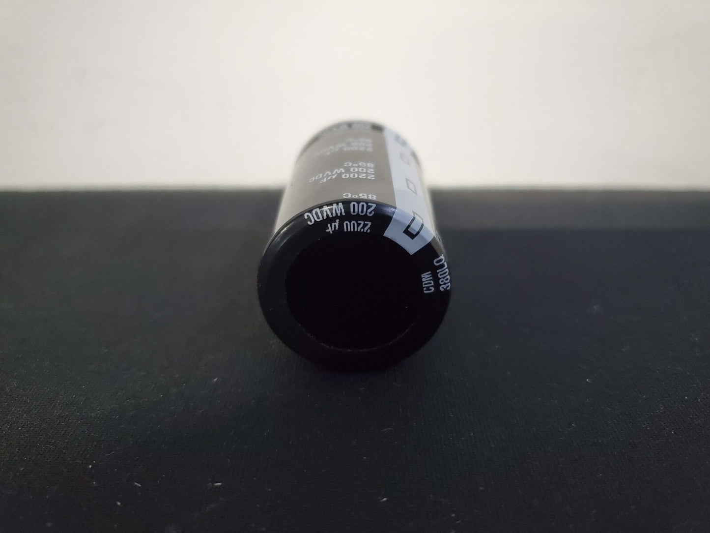 2x CDM Snap in Capacitors 200V 2200uF 85c 380LQ 6582231 M88720 QTY