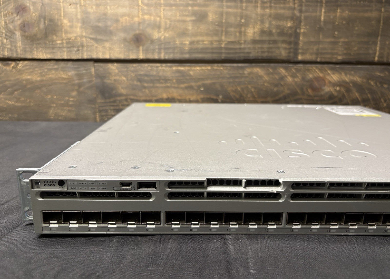 Cisco WS-C3850-24XS-E IP Base Switch 24 SFP+ Ethernet Ports 715WAC PWR *Cosmetic