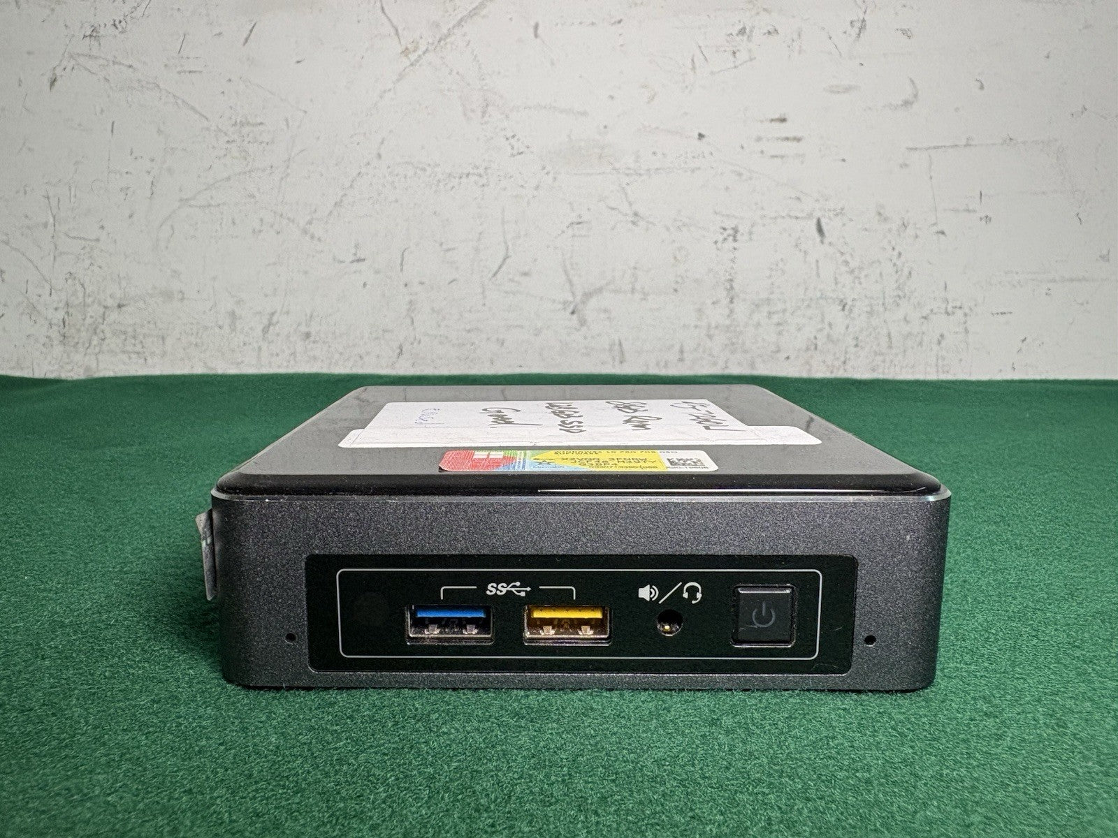 Intel NUC7i5BNH Core i5-7260U 2.2GHz 8GB RAM 128GB SSD