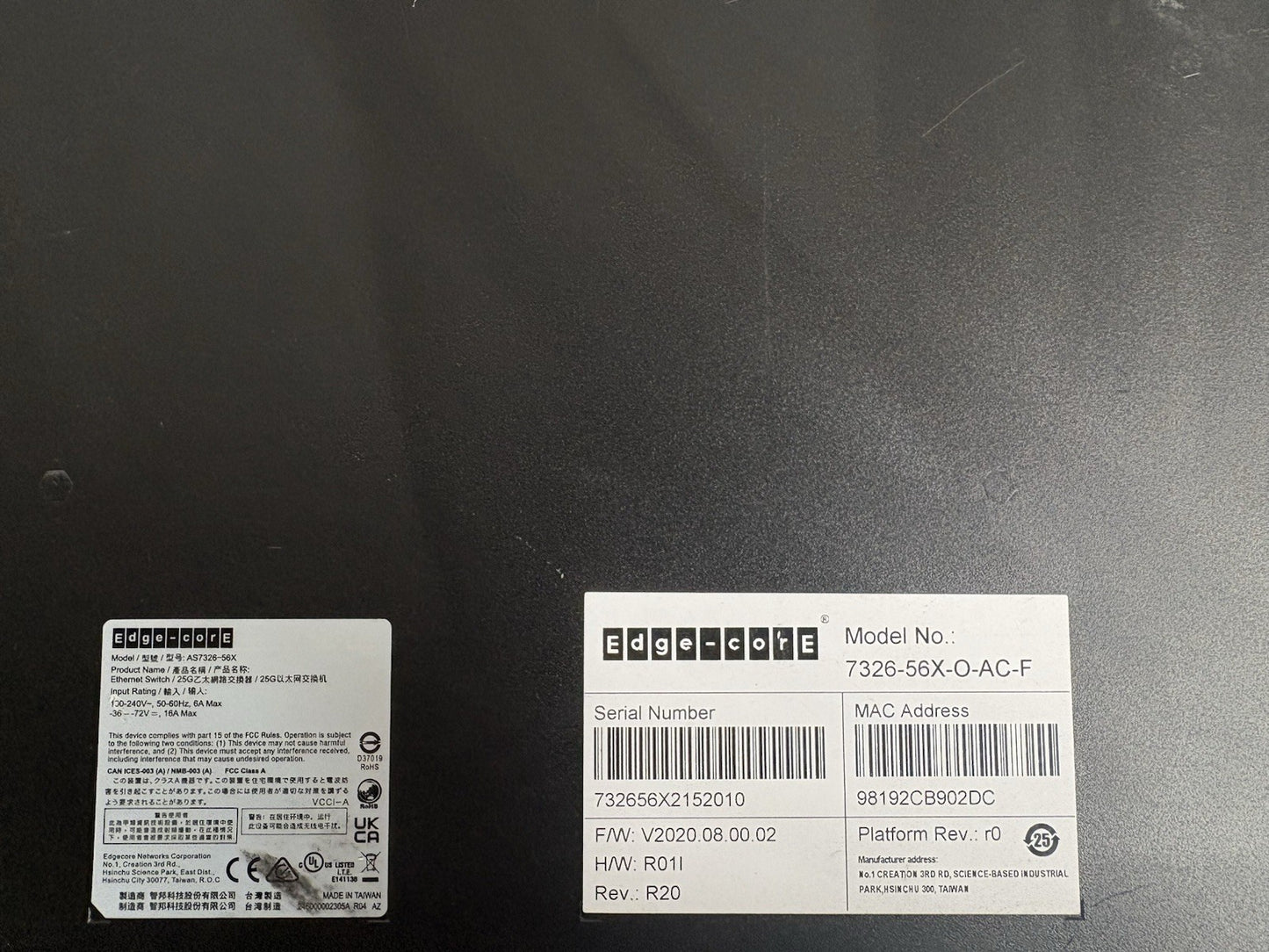 EDGE-CORE Networks 7326-56X-O-AC-F Switch