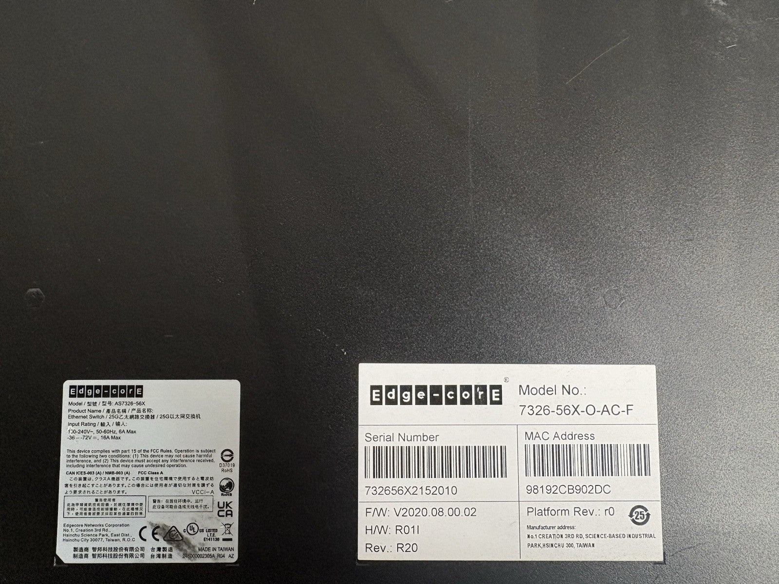 EDGE-CORE Networks 7326-56X-O-AC-F Switch