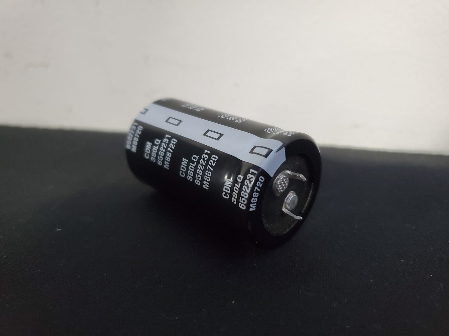 2x CDM Snap in Capacitors 200V 2200uF 85c 380LQ 6582231 M88720 QTY