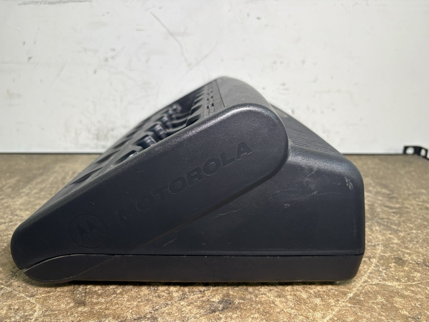 Motorola IMPRES WPLN4121BR Multi-Unit Bank Charger MTS2000 HT1000 XTS5000