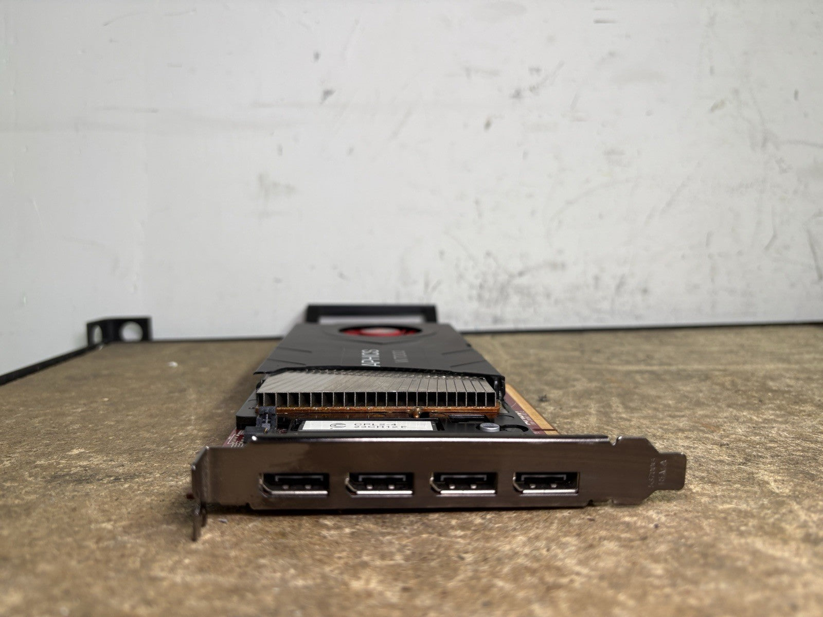 AMD FirePro W7000 4GB GDDR5 4x Display Port & EXTENDED BRACKET