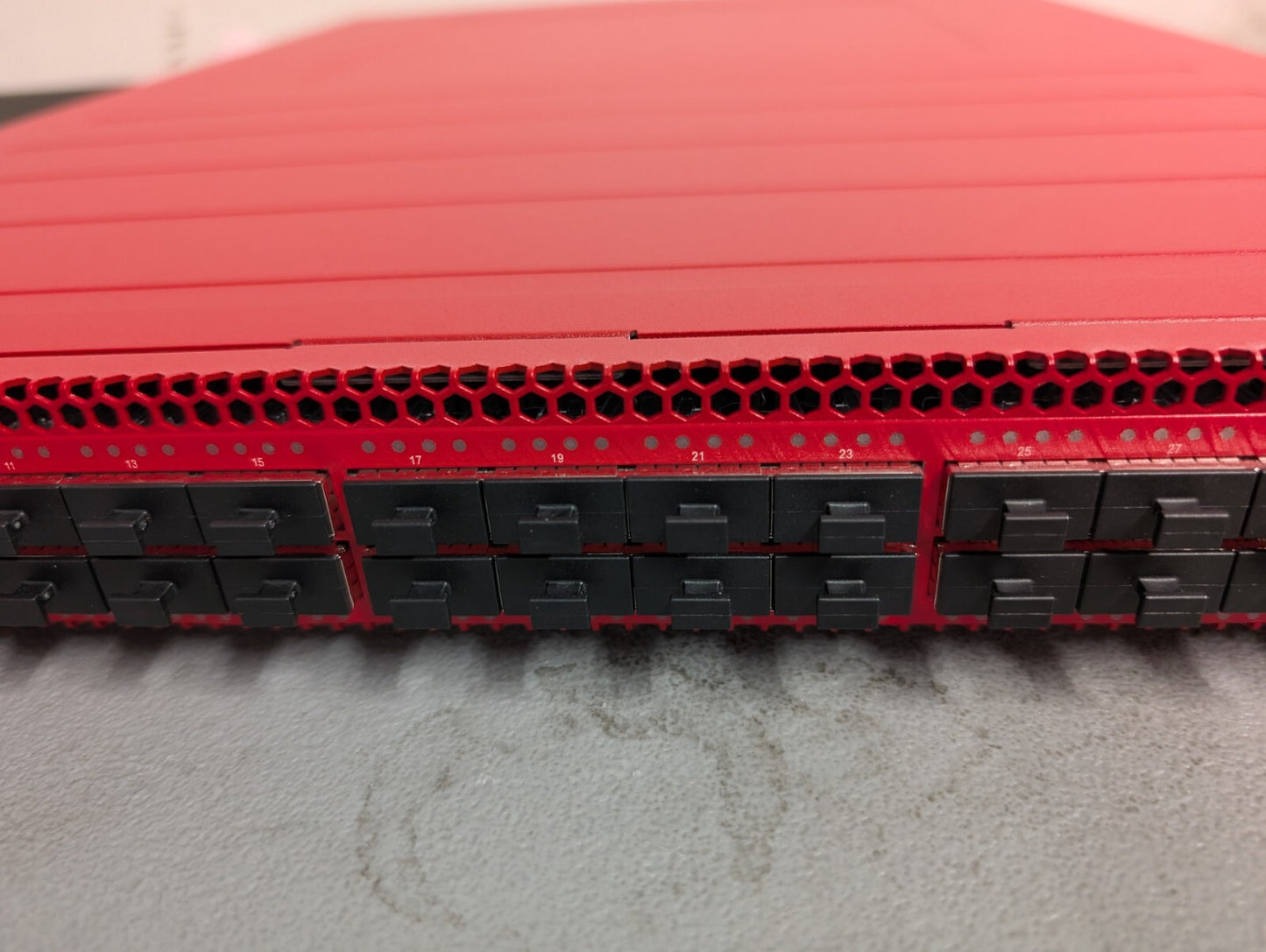 Edge-Core AS7772-32X-A-AC-F-G-HVDC 32-Port 100GbE Data Center Switch W/ ONIE