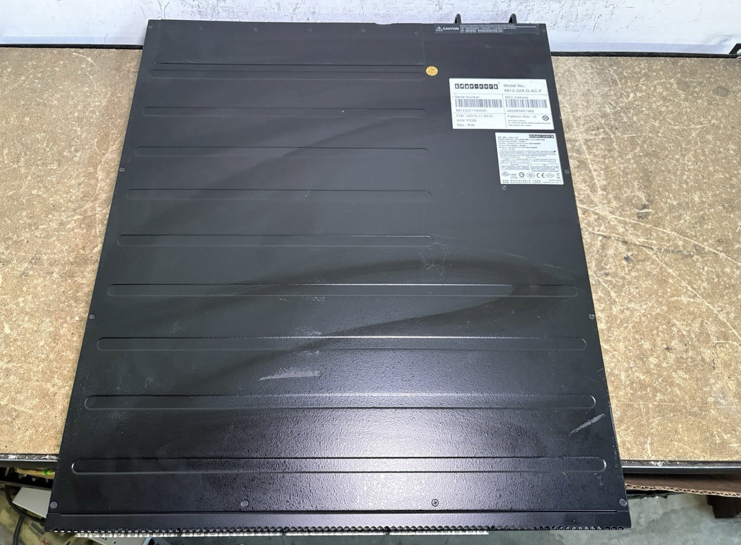 Edge-Core 6812-32X-O-AC-F 6812-32X Series 32-Port 40G SFP+ Switch W/ Dual AC
