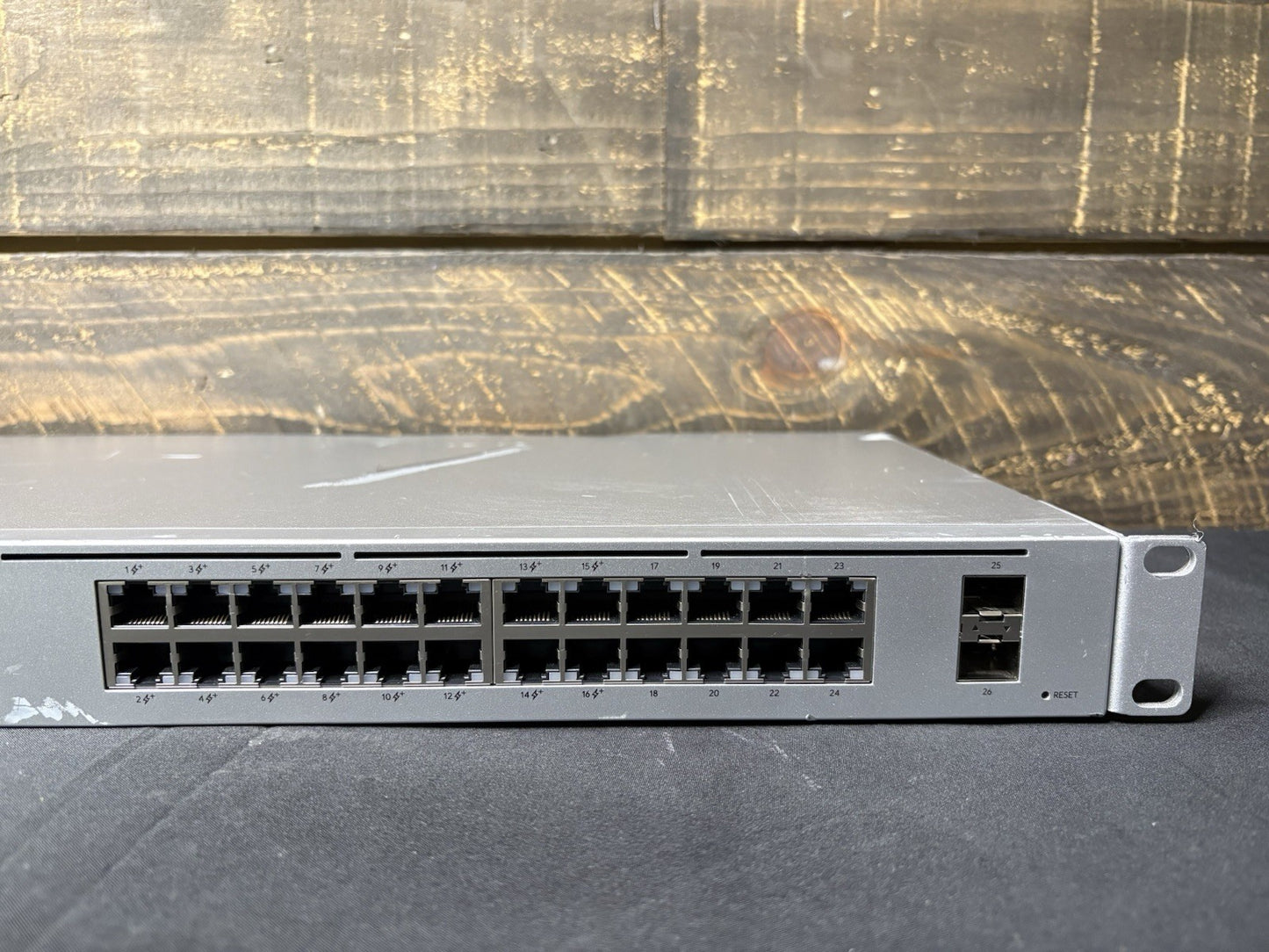 USW-24-POE Unifi 24 Ports PoE Ethernet Switch