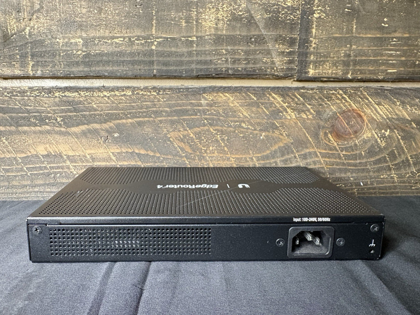 Ubiquiti Networks EdgeRouter 4 (ER-4) Gigabit Router