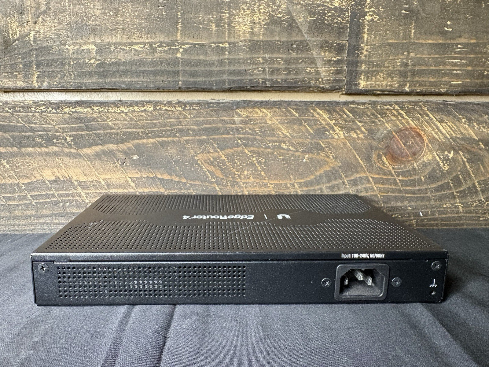 Ubiquiti Networks EdgeRouter 4 (ER-4) Gigabit Router