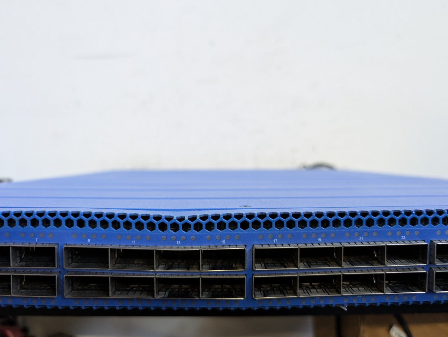 Edge-Core 7760-32X-A-AC-F 32-Port 100G Switch AS7760-32X W/Onie