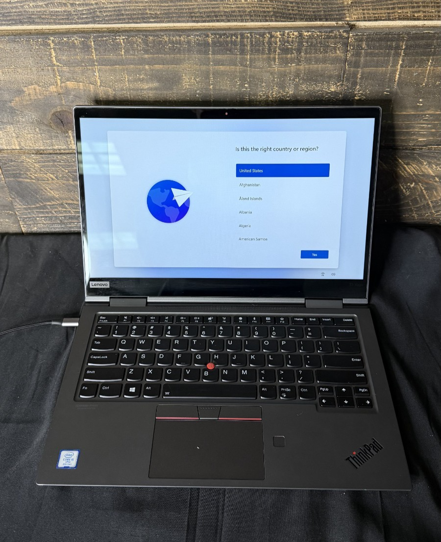 Lenovo ThinkPad X1 yoga gen 4 15, i5-8250U 8GB RAM 256GB SSD WIN 11