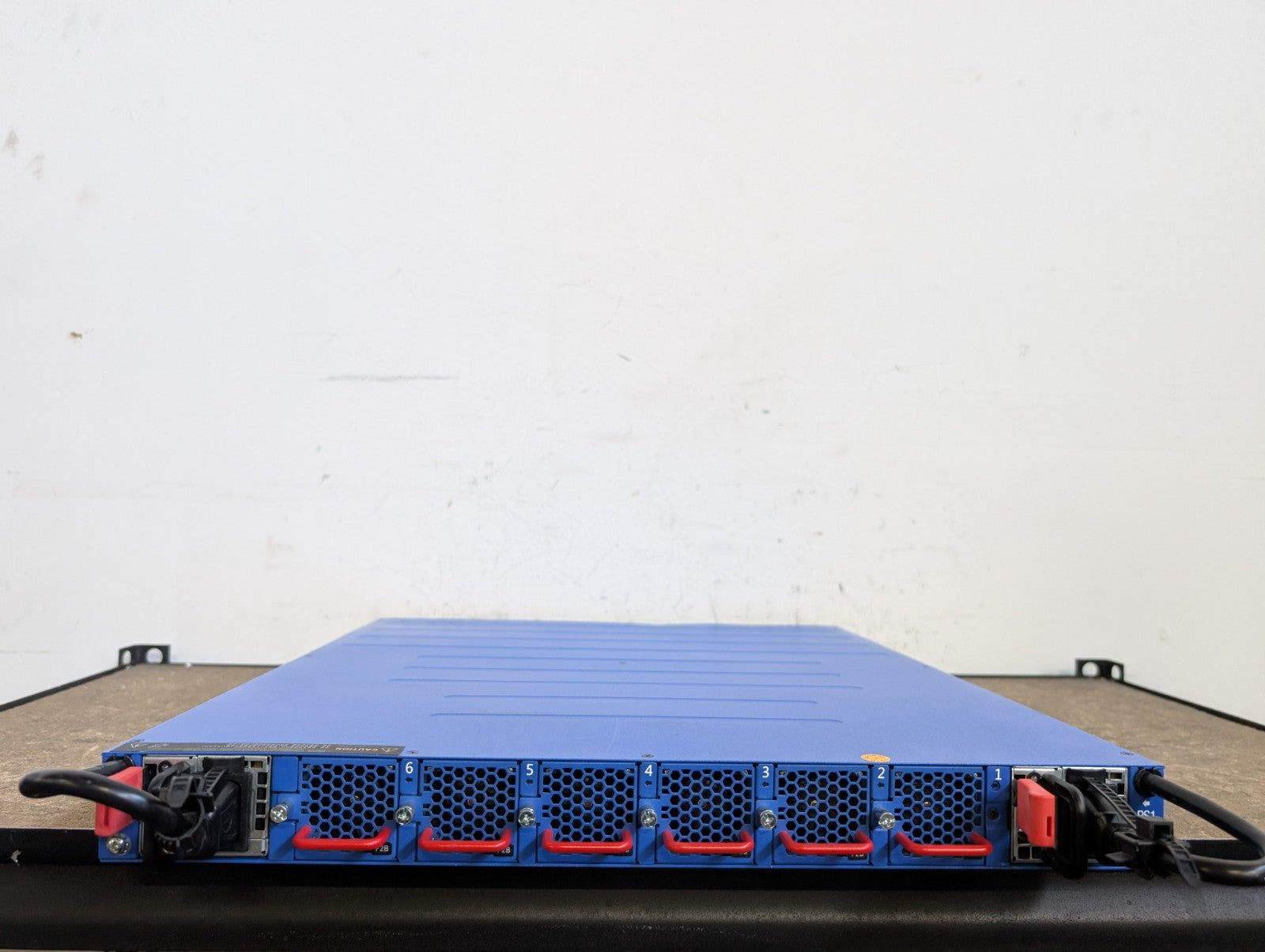 Edge-Core 7760-32X-A-AC-F 32-Port 100G Switch AS7760-32X W/Onie