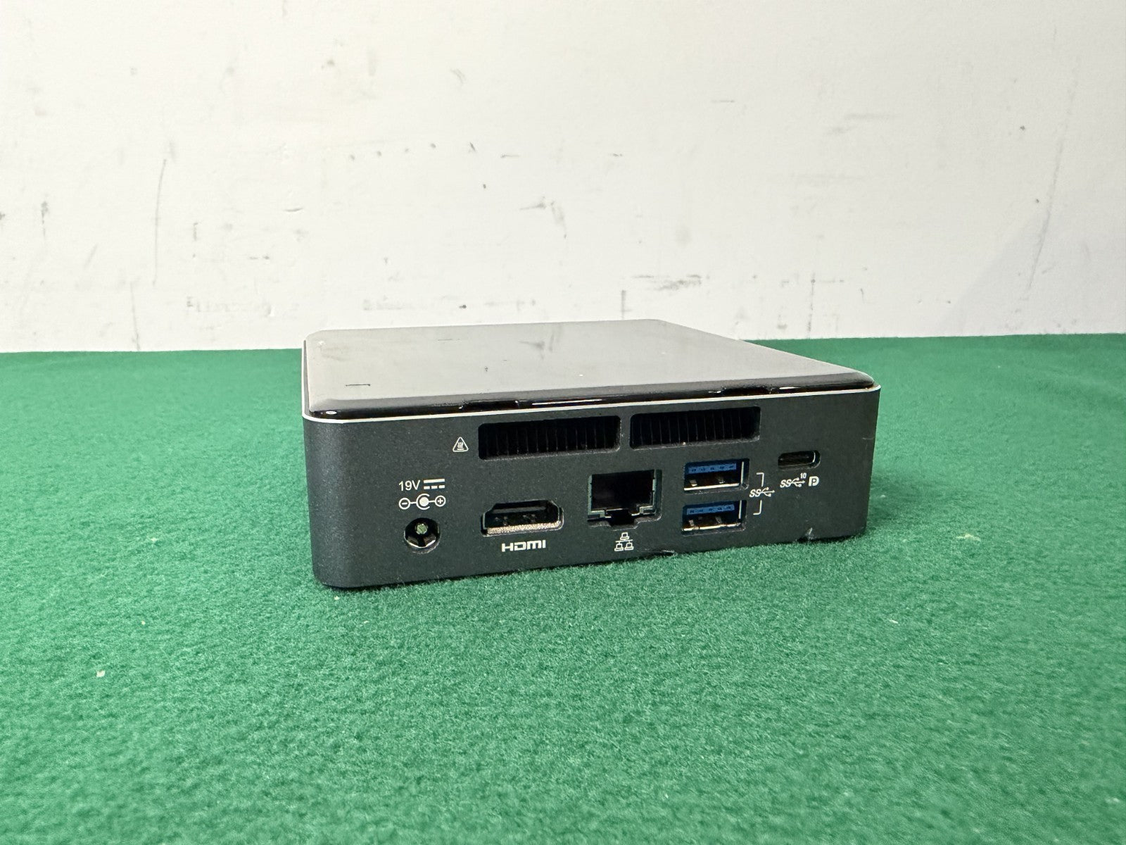 Intel NUC NUC7i3BNK i3-7100U 2.40GHz 4GB RAM, 256GB