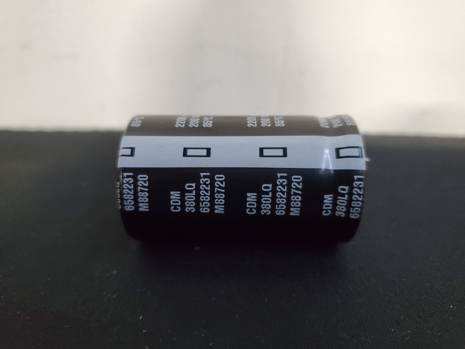 2x CDM Snap in Capacitors 200V 2200uF 85c 380LQ 6582231 M88720 QTY