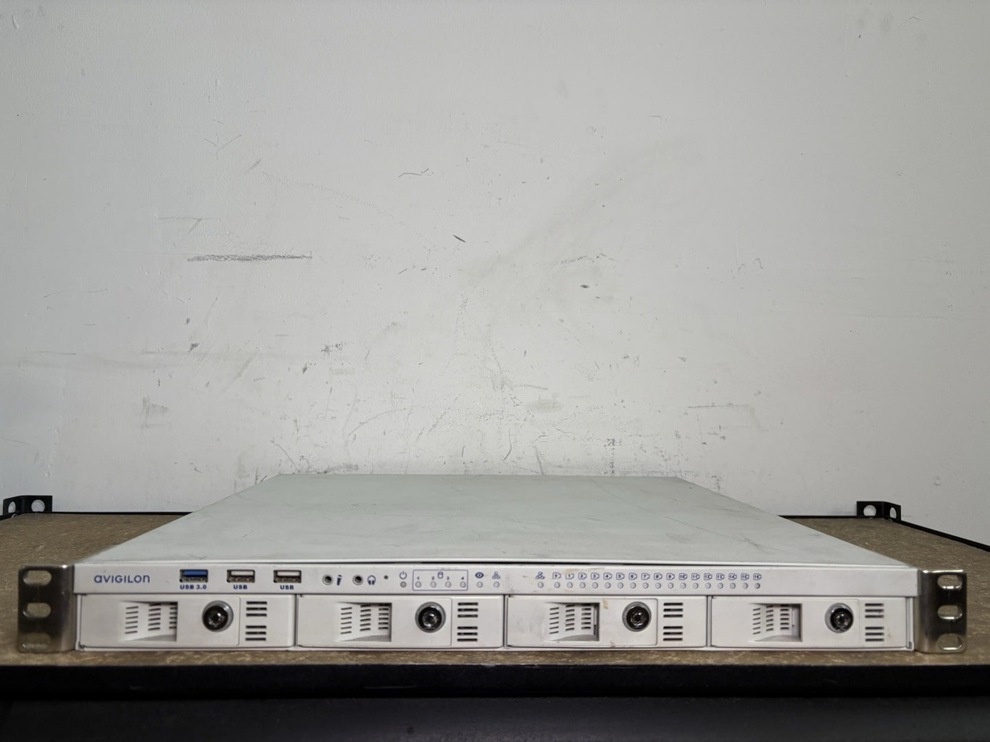 Avigilon HD Video Appliance Pro (VMA-AS2-16P12) *READ*