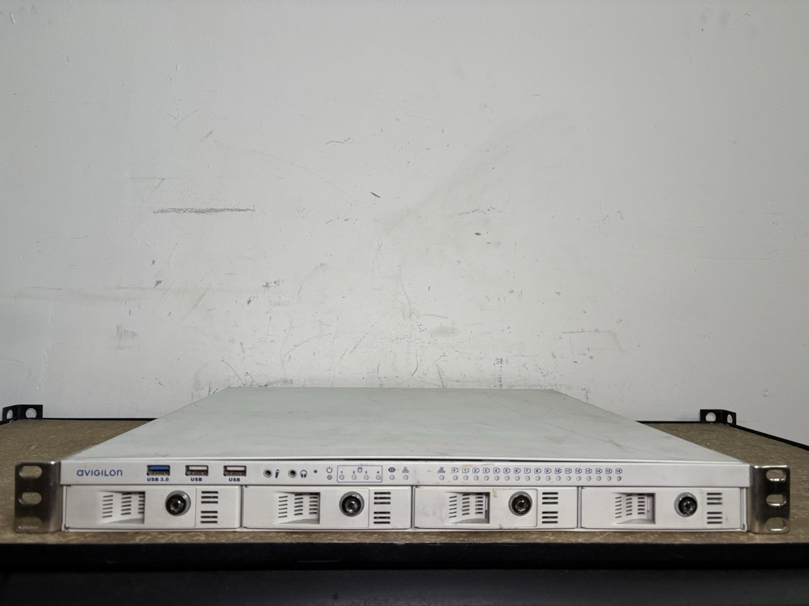 Avigilon HD Video Appliance Pro (VMA-AS2-16P12) *READ*