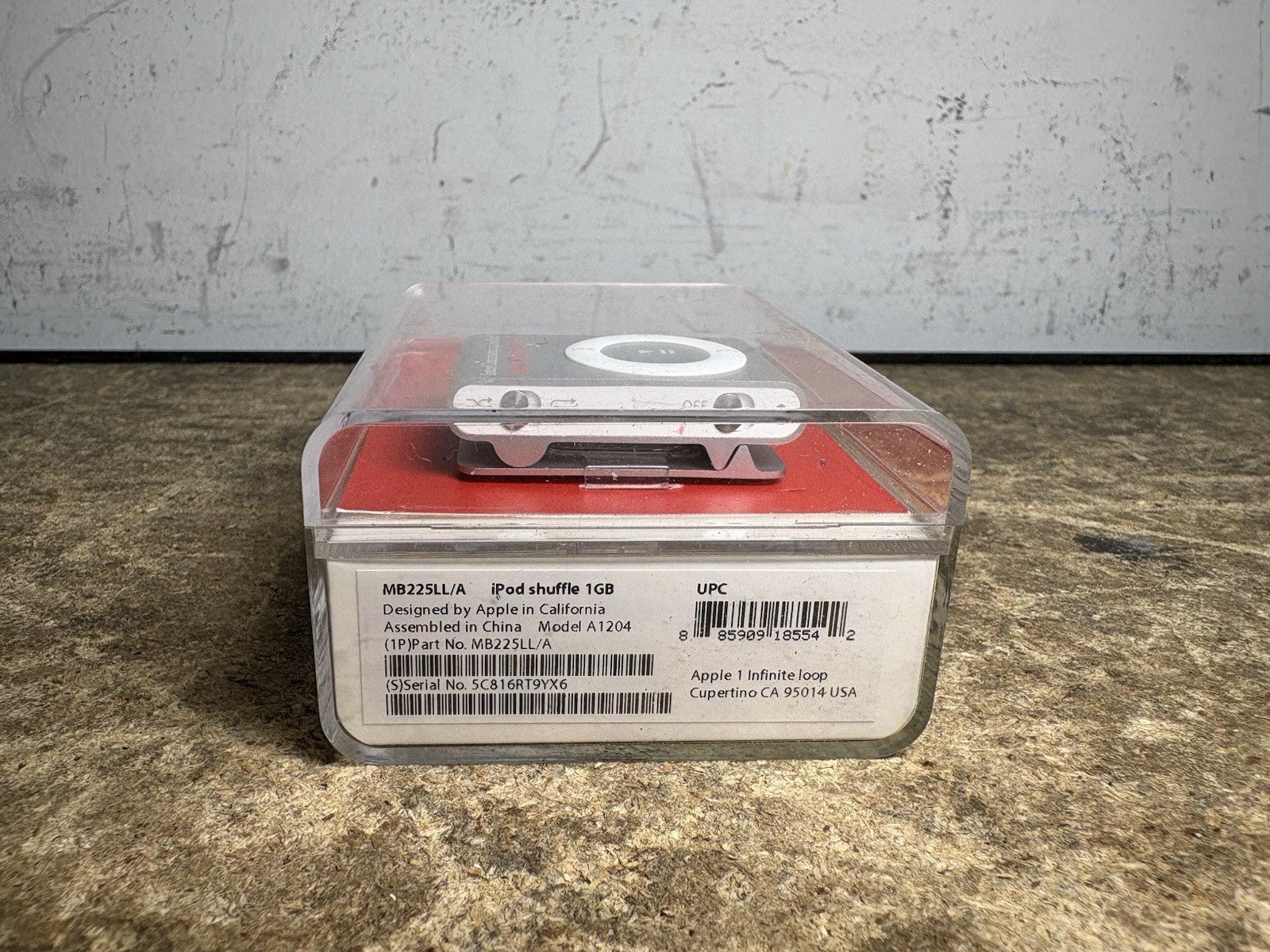 Apple 1GB 2nd Generation iPod Shuffle MB225LL/A Model A1204 New Sealed
