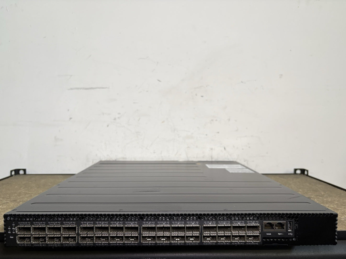 Edge-Core 6812-32X-O-AC-F 6812-32X Series 32-Port 40G SFP+ Switch W/ Dual AC