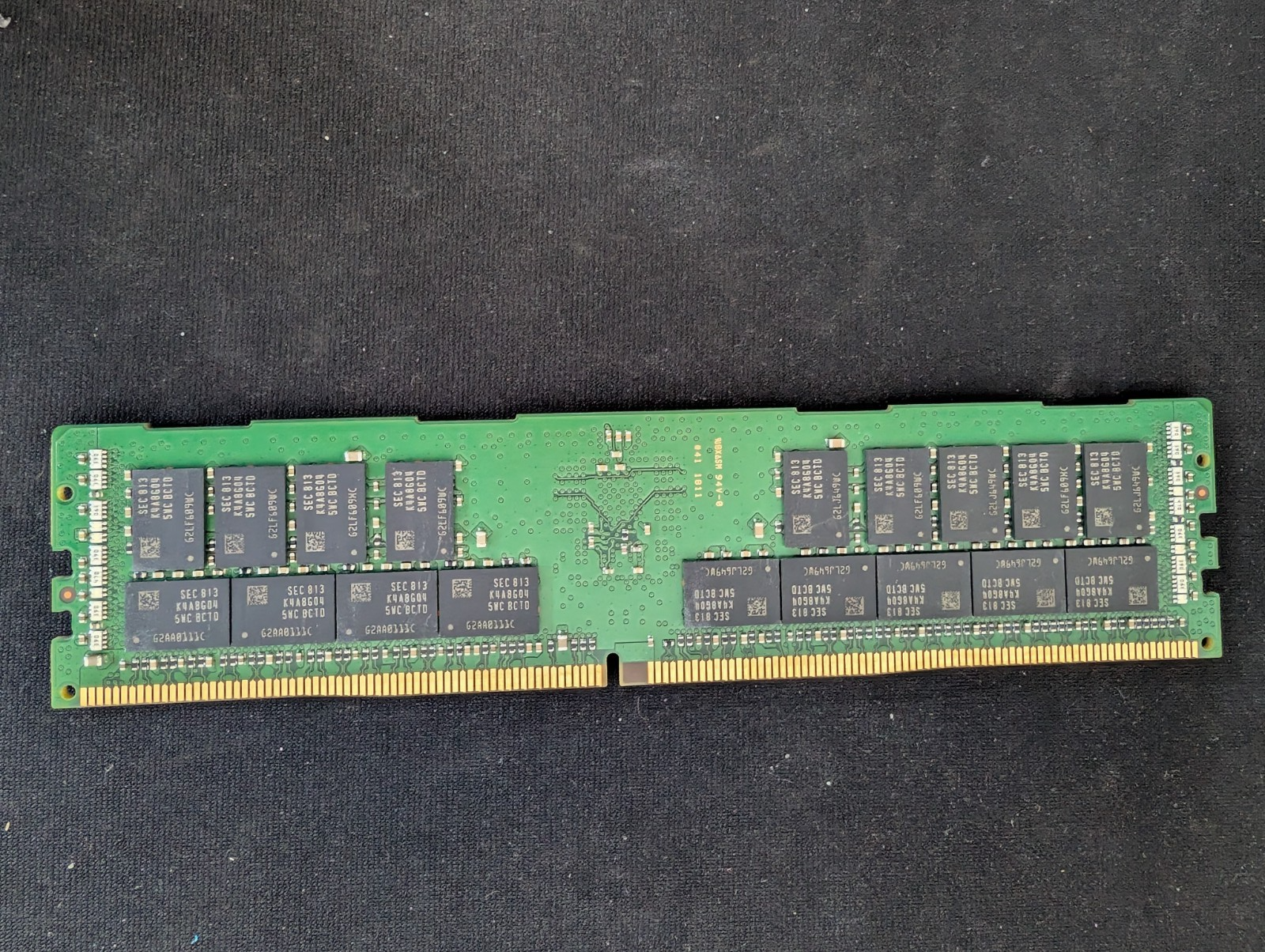 SAMSUNG 32GB 2RX4 PC4-2666V-RB2-12-PA0 M393A4K40CB2-CTD8Q SERVER MEMORY