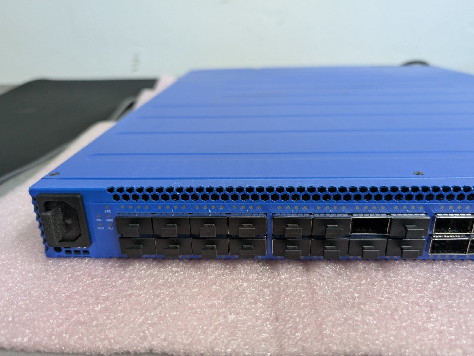 Edge-Core 7762-32X-A-AC-F-HVDC 32-Port 100G Switch AS7762-32X W/ Onie