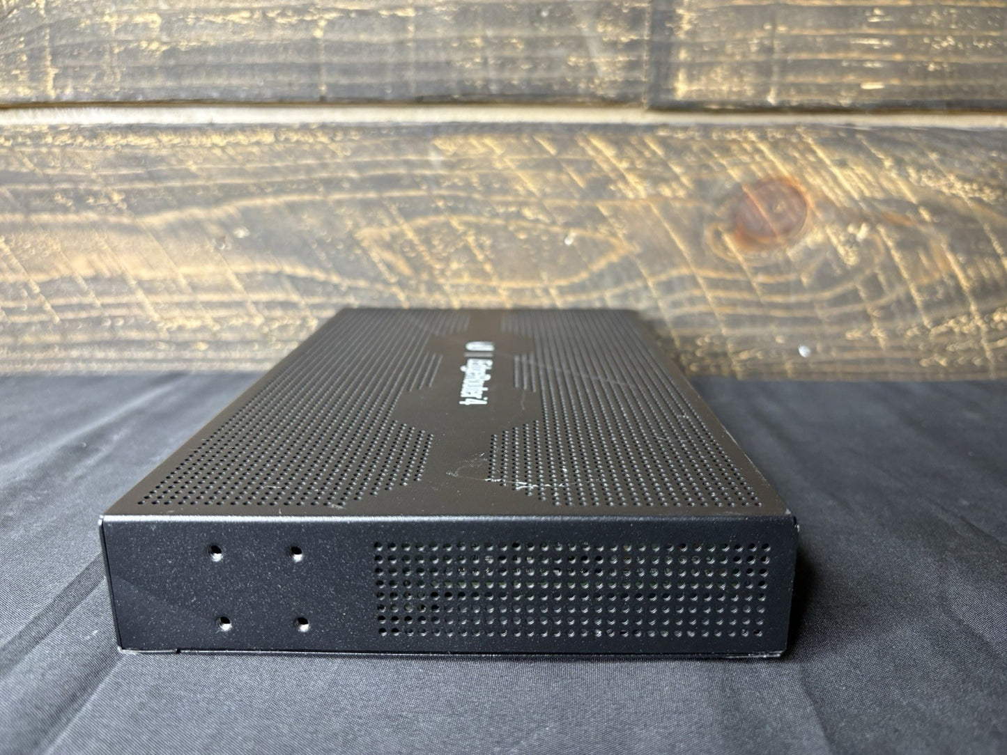 Ubiquiti Networks EdgeRouter 4 (ER-4) Gigabit Router