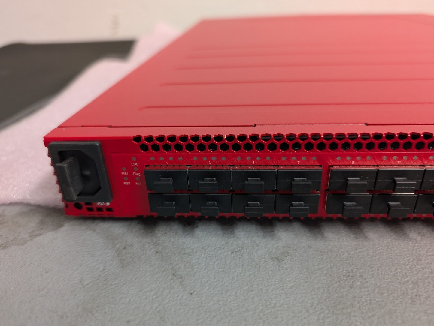 Edge-Core AS7772-32X-A-AC-F-G-HVDC 32-Port 100GbE Data Center Switch W/ ONIE