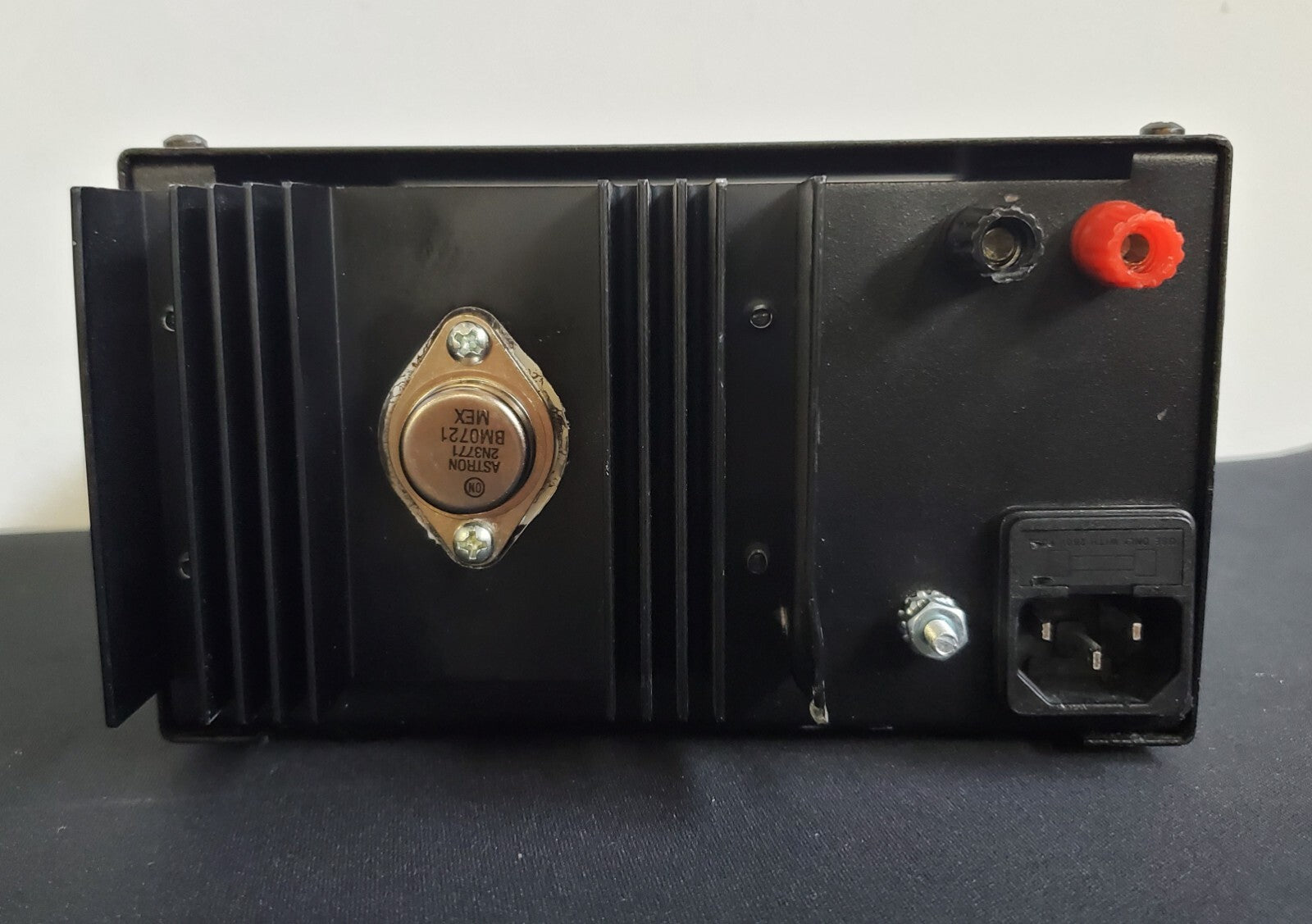 Astron RS-7A Power Supply - Black Output 13.8 VDC 7AMPS