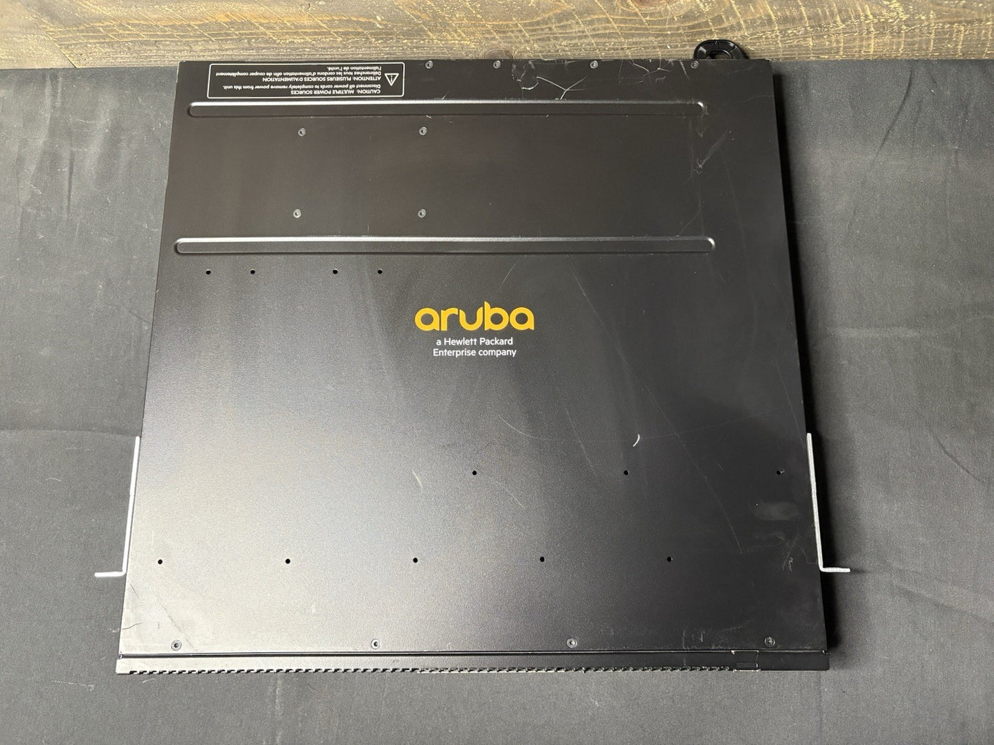 HP Aruba JL073A 3810M 24G POE+ 1-Slot Switch & 4-port stacking module *No PSU
