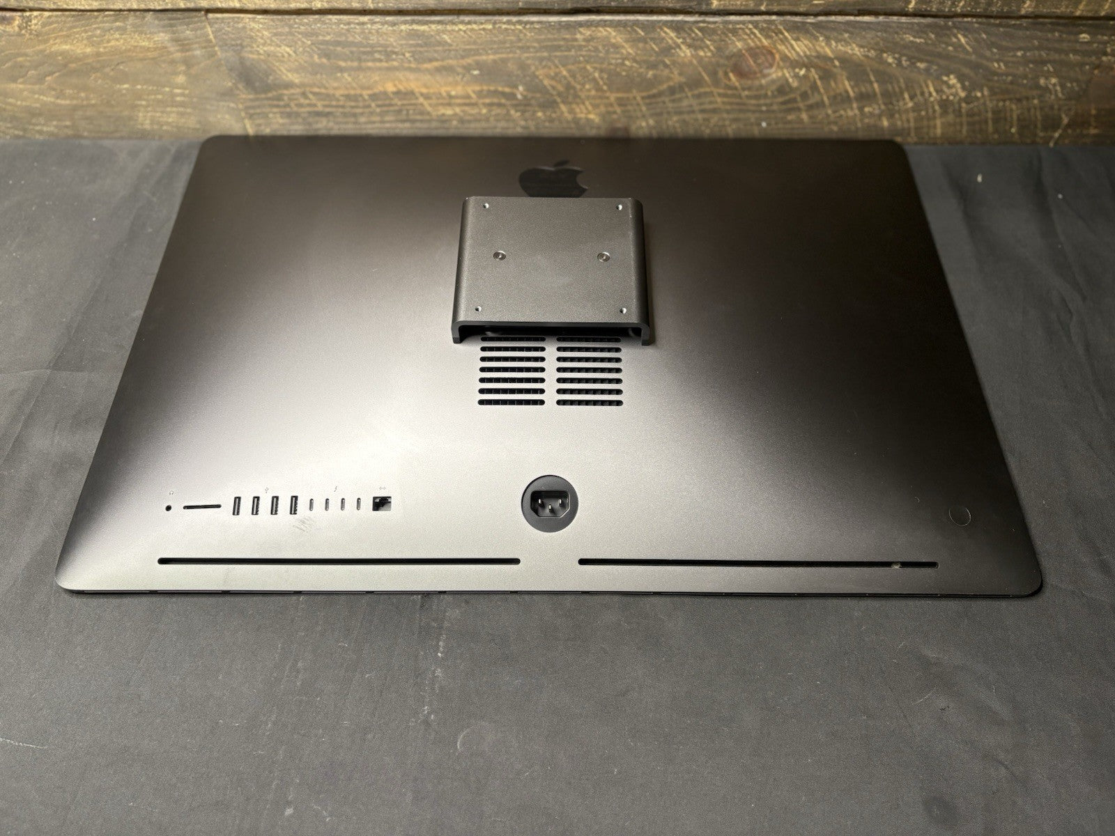 2017 Apple iMac Pro A1862 EMC3144 Intel Xeon W 8 Core RAM 64 1 TB SSD