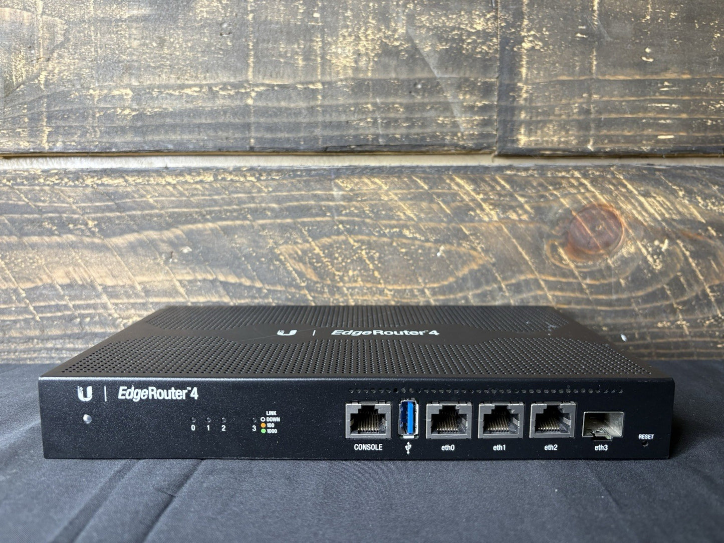 Ubiquiti Networks EdgeRouter 4 (ER-4) Gigabit Router
