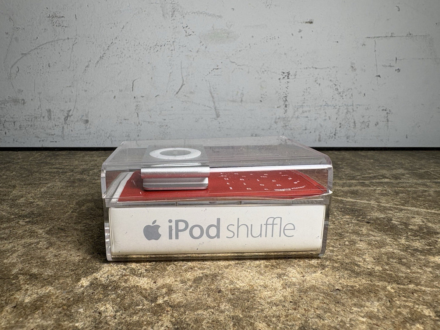 Apple 1GB 2nd Generation iPod Shuffle MB225LL/A Model A1204 New Sealed