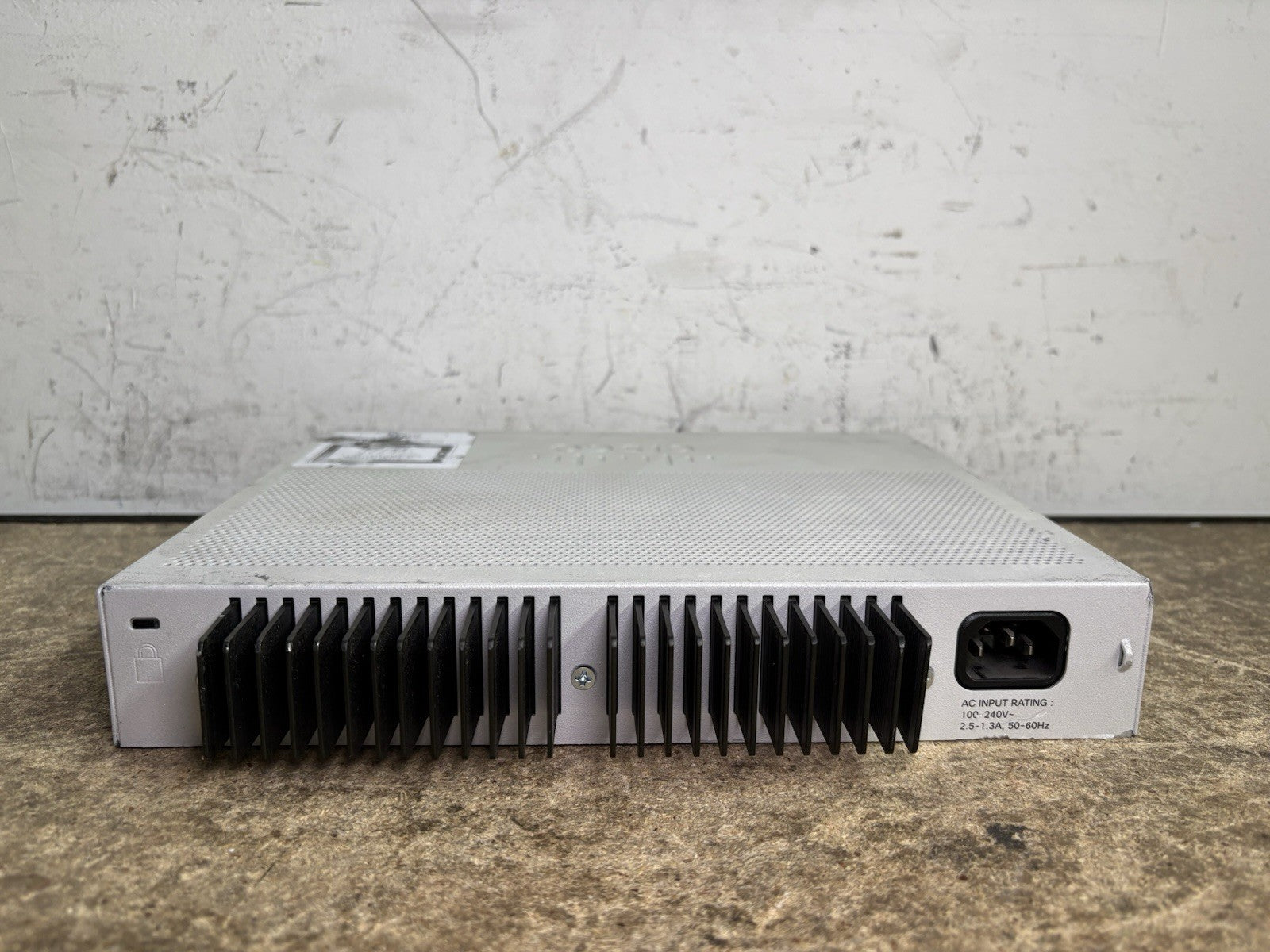 Cisco Catalyst 16-Port PoE+ Ethernet Switch WS-C2960L-16PS-LL *Cosmetic