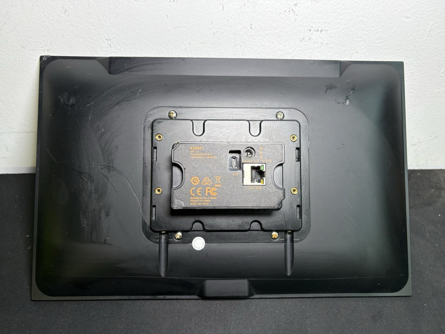 QSC TSC-116-G2 Touchscreen Controller 24VDC/1A *MINOR Cosmetic cracks*