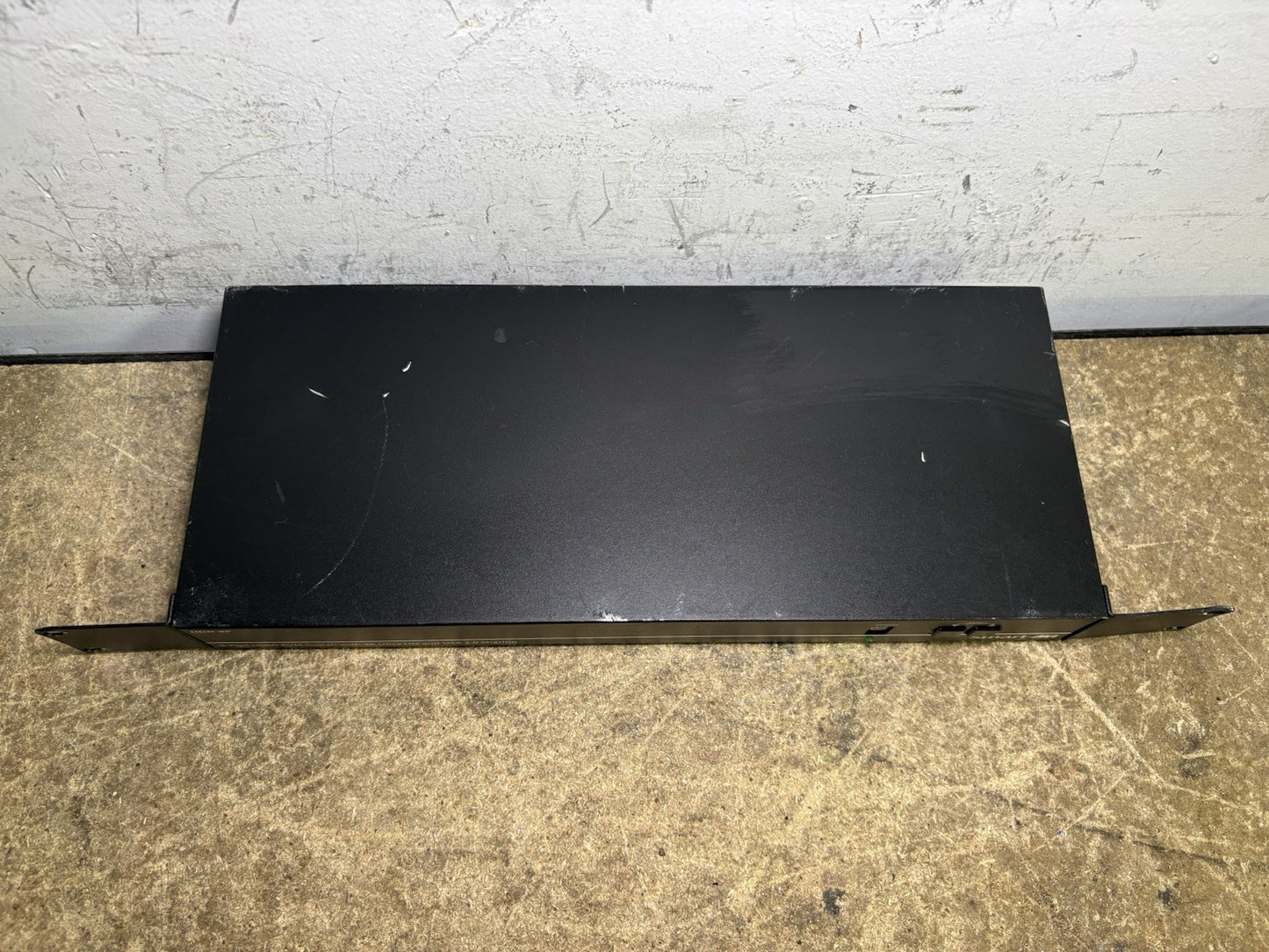 smart-AVI 8-Port 4K Ultra HD KVM Switch with USB 2.0 Sharing