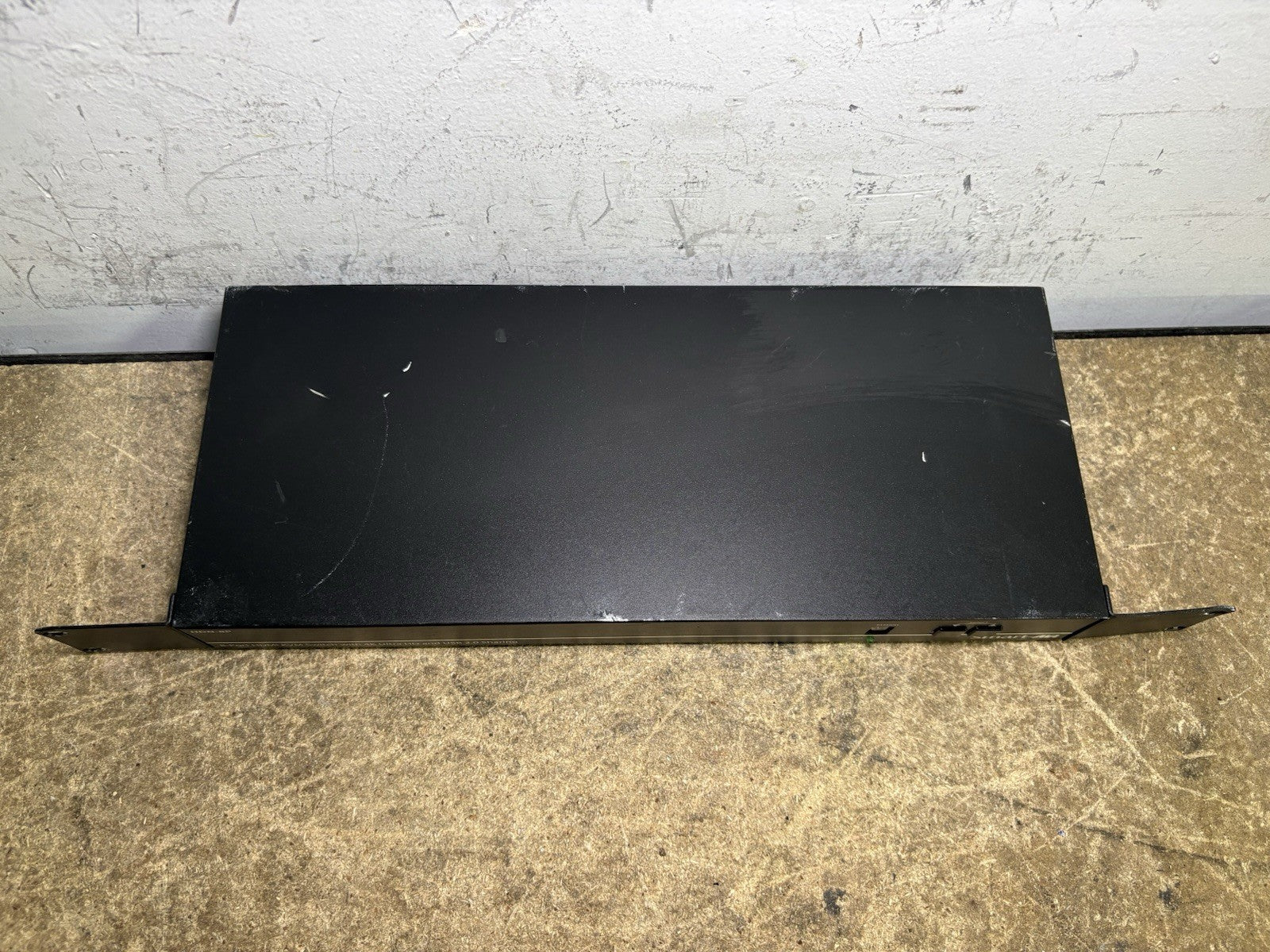 smart-AVI 8-Port 4K Ultra HD KVM Switch with USB 2.0 Sharing