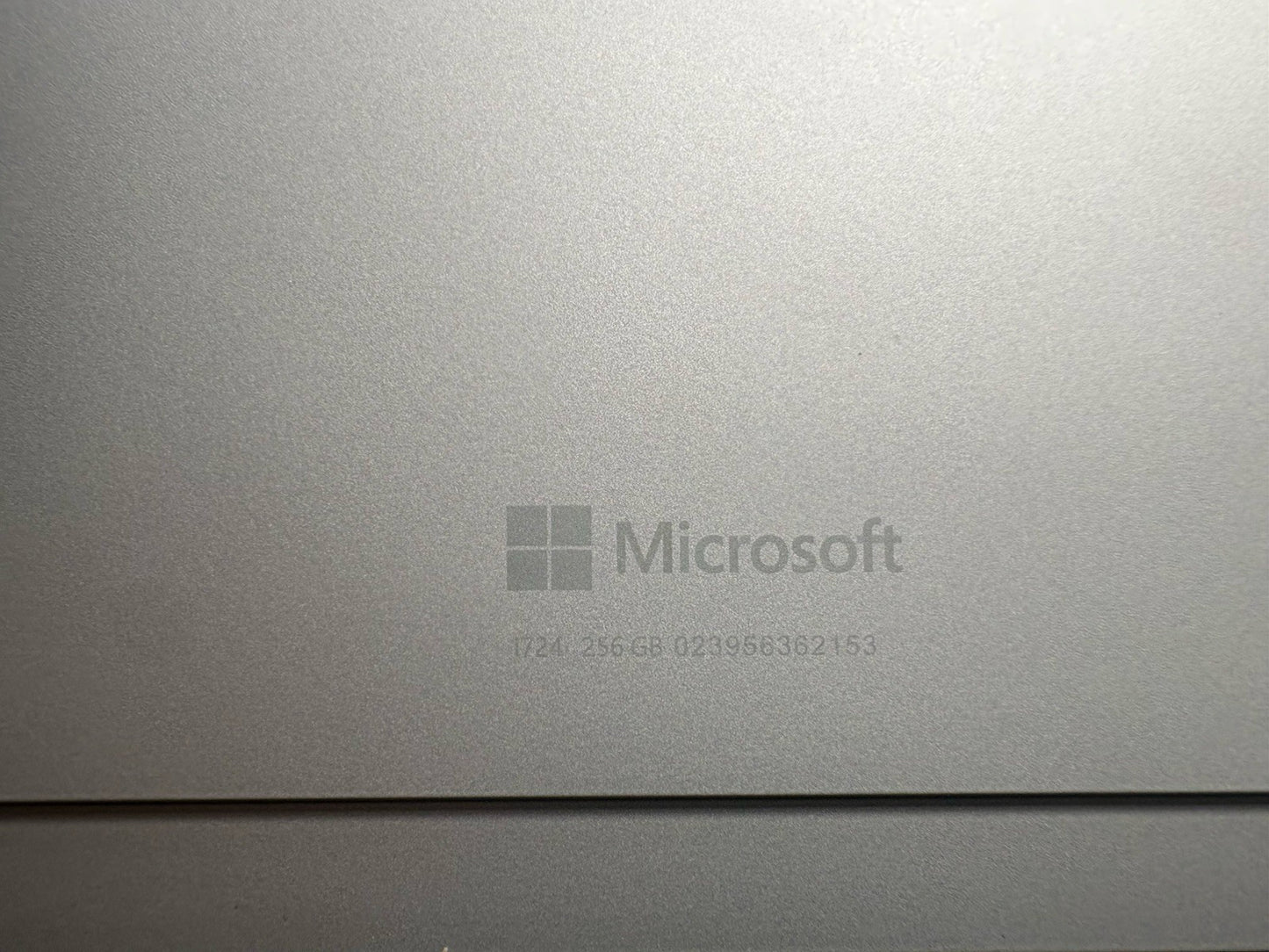 Microsoft Surface Pro 4 1724 12.3" Intel Core i5-6300U 8GB RAM 256GB SSD