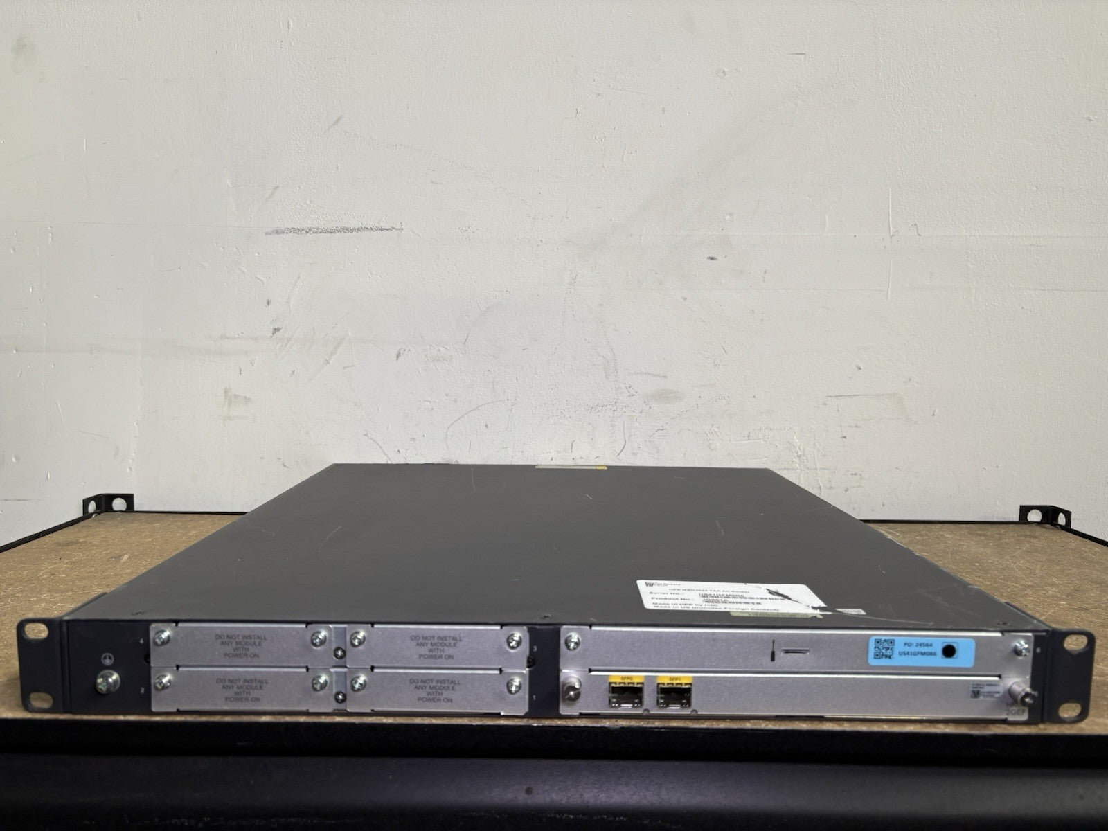 JG861A HP FlexNetwork MSR3024 AC Router / W JG423A Module