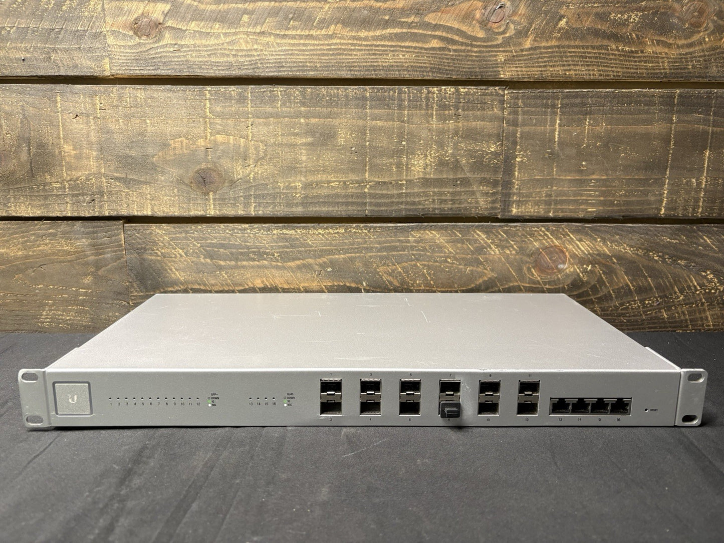 Ubiquiti Networks UniFi US-16-XG 10G 16-Port Managed Switch *Cosmetic