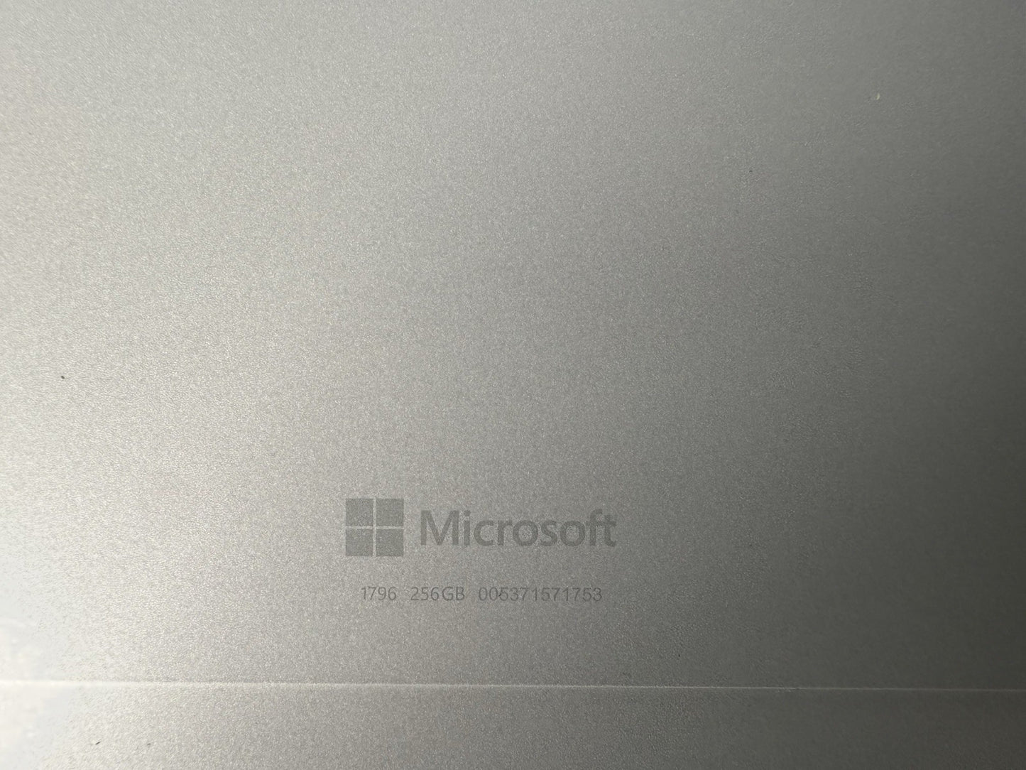 Microsoft Surface Pro 5 1796 12.3" Intel Core i5-7300U 2.60Ghz 8GB RAM 256GB SSD
