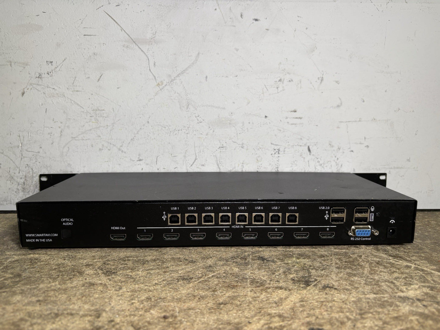 smart-AVI 8-Port 4K Ultra HD KVM Switch with USB 2.0 Sharing