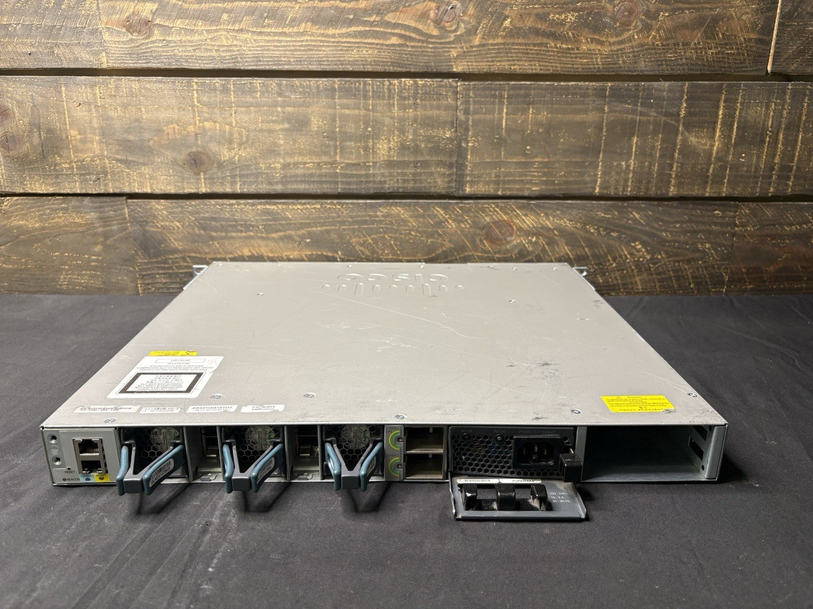 Cisco WS-C3850-24XS-E IP Base Switch 24 SFP+ Ethernet Ports 715WAC PWR *Cosmetic