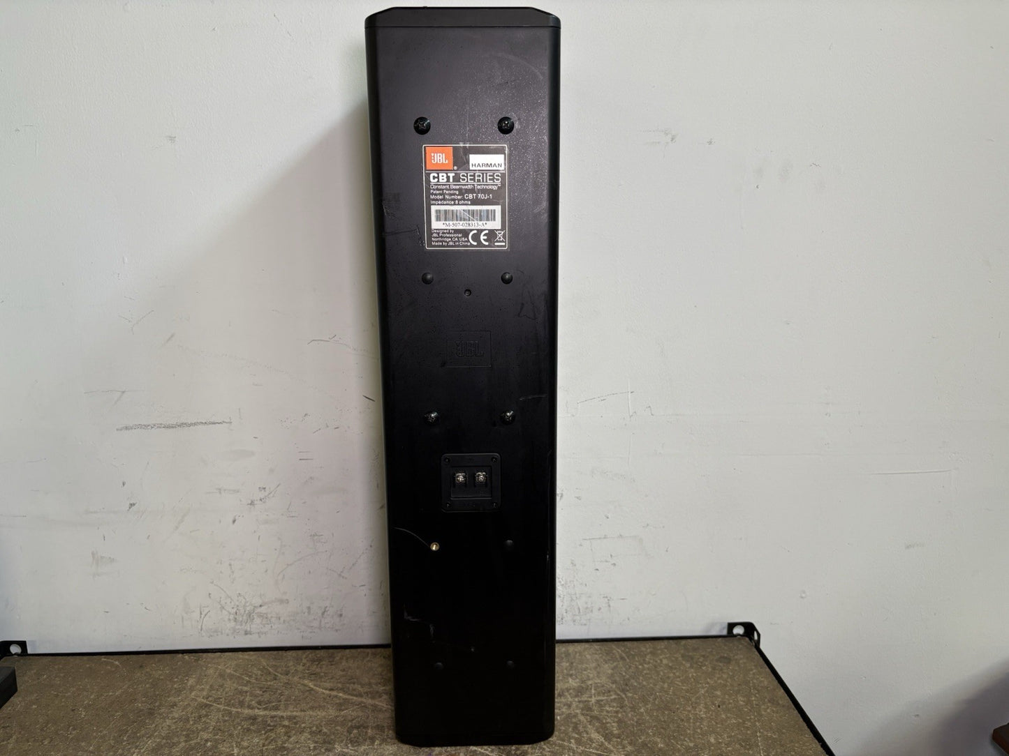 JBL CBT 70J-1 500w 2-Way Swivel Wall Mount Line Array Column Speaker in Black