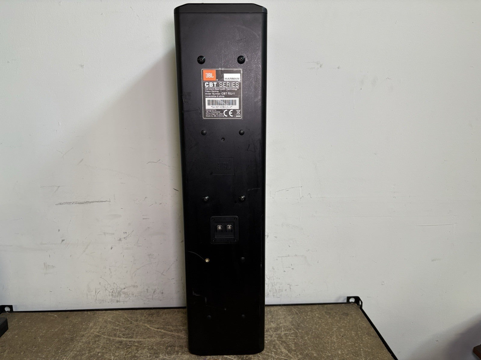 JBL CBT 70J-1 500w 2-Way Swivel Wall Mount Line Array Column Speaker in Black